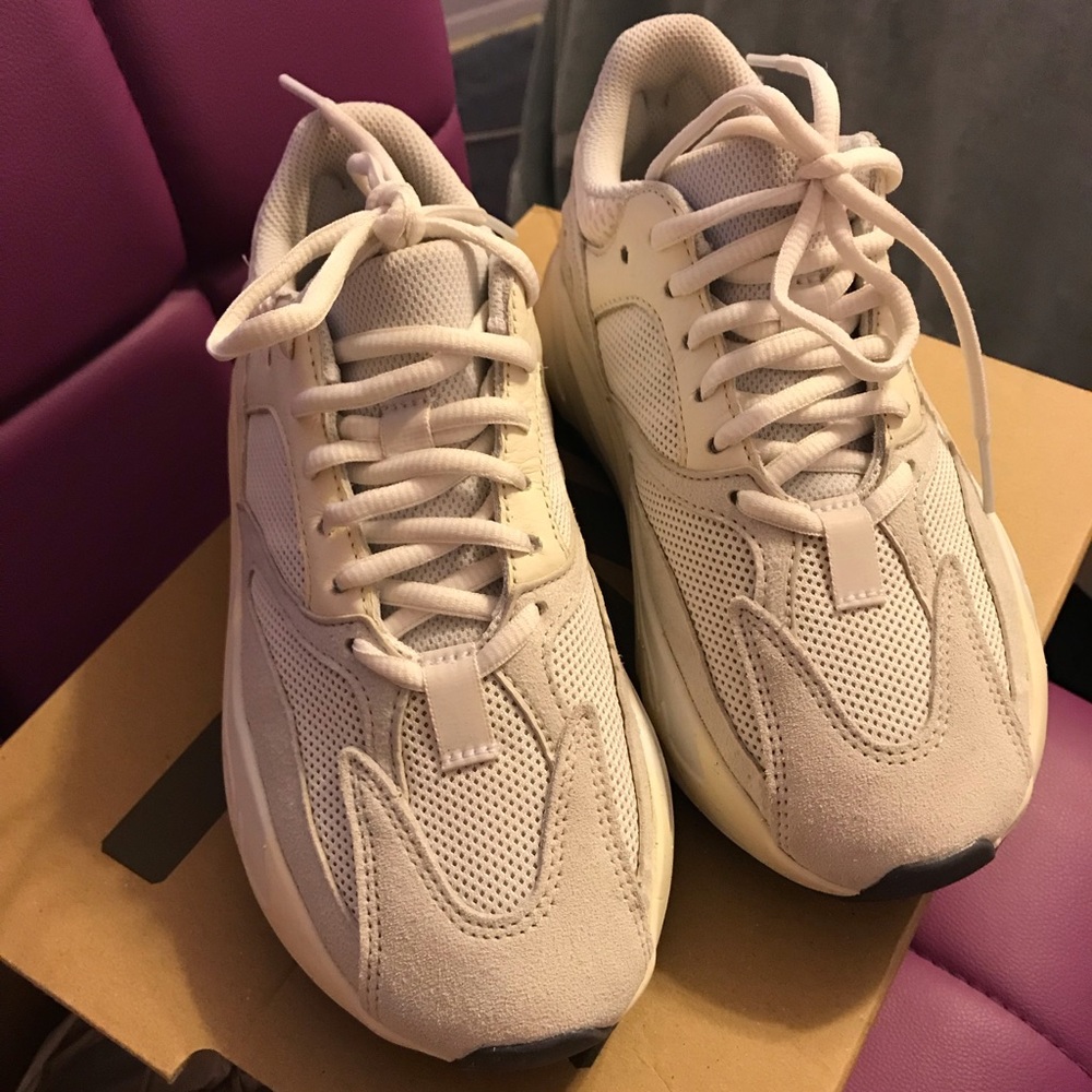 Yeezy 700 Analog